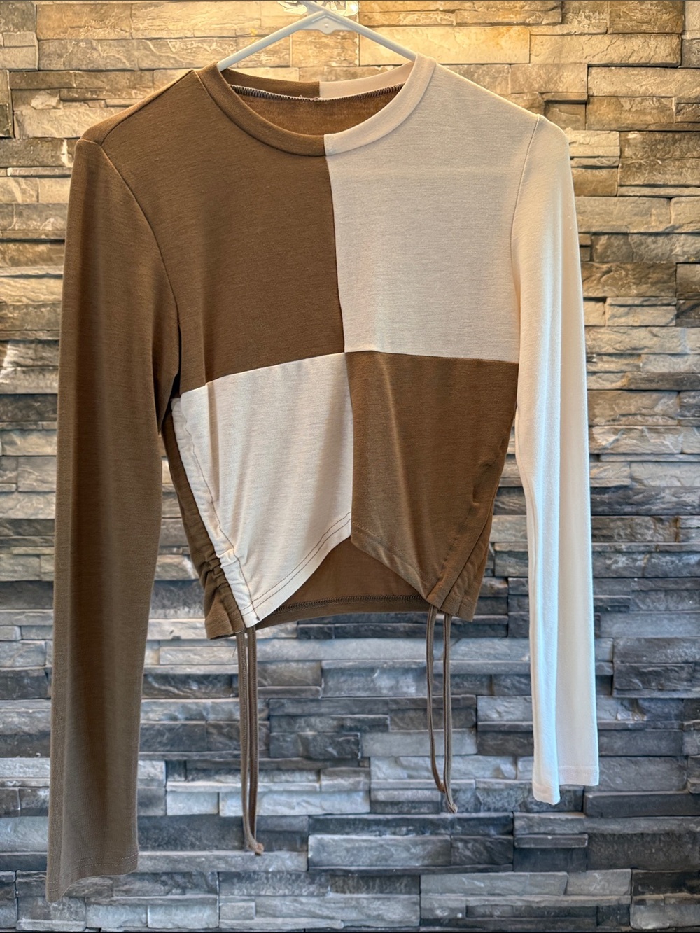 Women's Colorblock Drawstring Long-Sleeve Top - Brown & Cream